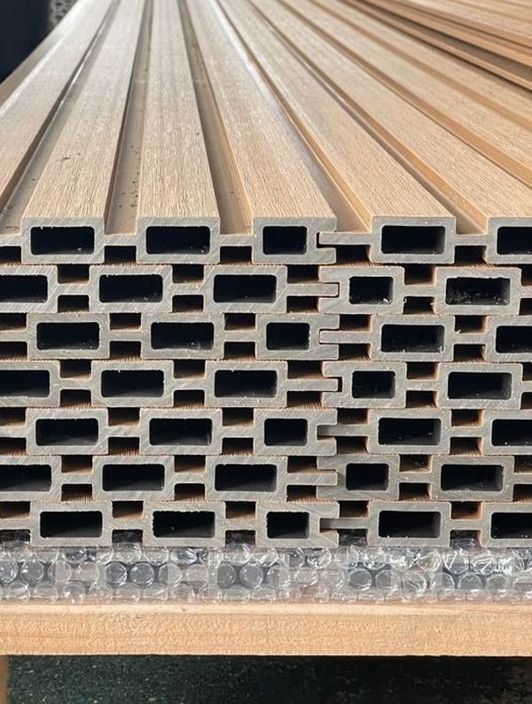Stacked co-extruded WPC fence profiles